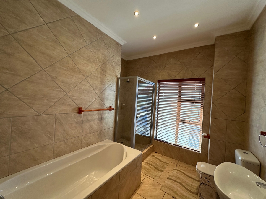 5 Bedroom Property for Sale in Xanadu Eco Park North West